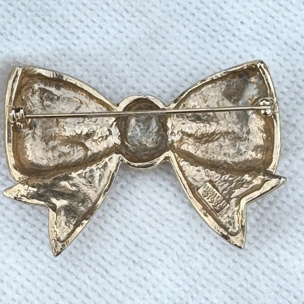 VINTAGE Mimi di Niscemi 1995 GOLD ENAMEL Preppy Bow Pin Brooch - Christmas